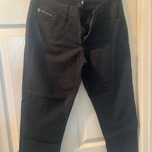 APT. 9 Black Capri Pants
